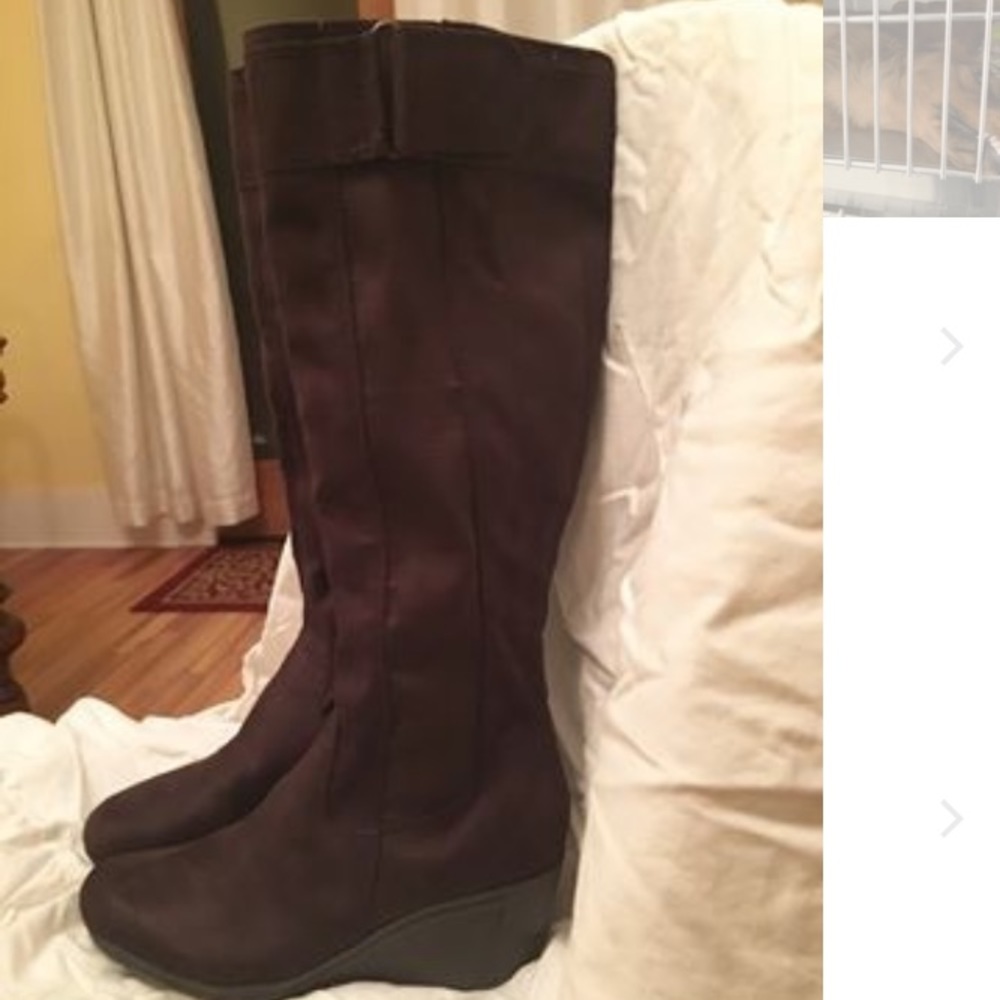 Tall wedge boots